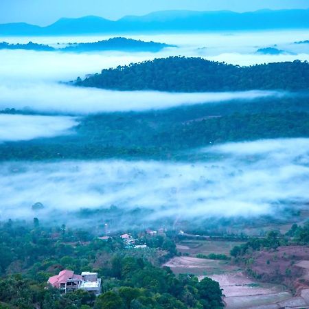 Hotel Shawrya The Grand Madikeri Exteriör bild