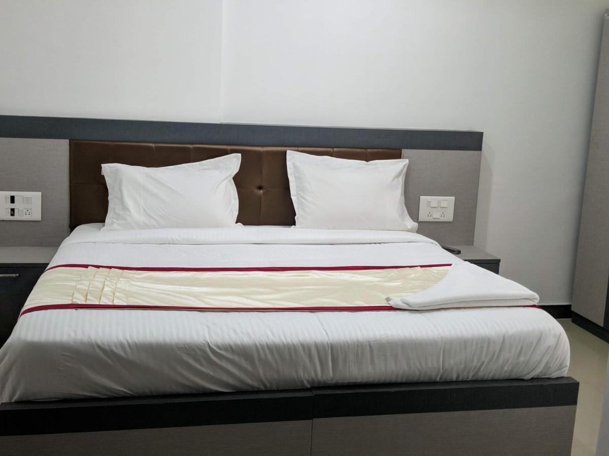 Hotel Shawrya The Grand Madikeri Exteriör bild