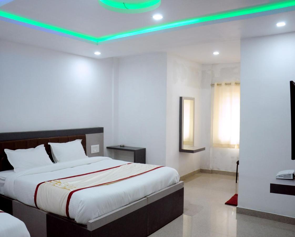 Hotel Shawrya The Grand Madikeri Exteriör bild