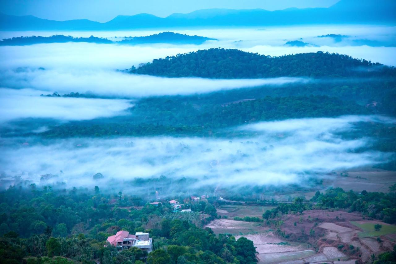 Hotel Shawrya The Grand Madikeri Exteriör bild